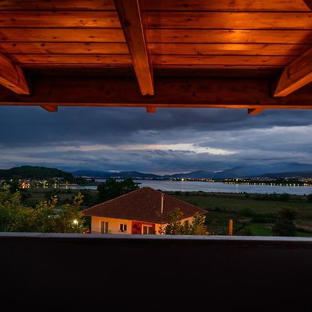O Fotis Studios & Apartments Ioannina Bagian luar foto