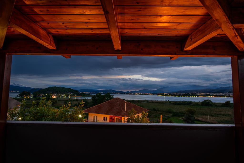 O Fotis Studios & Apartments Ioannina Bagian luar foto