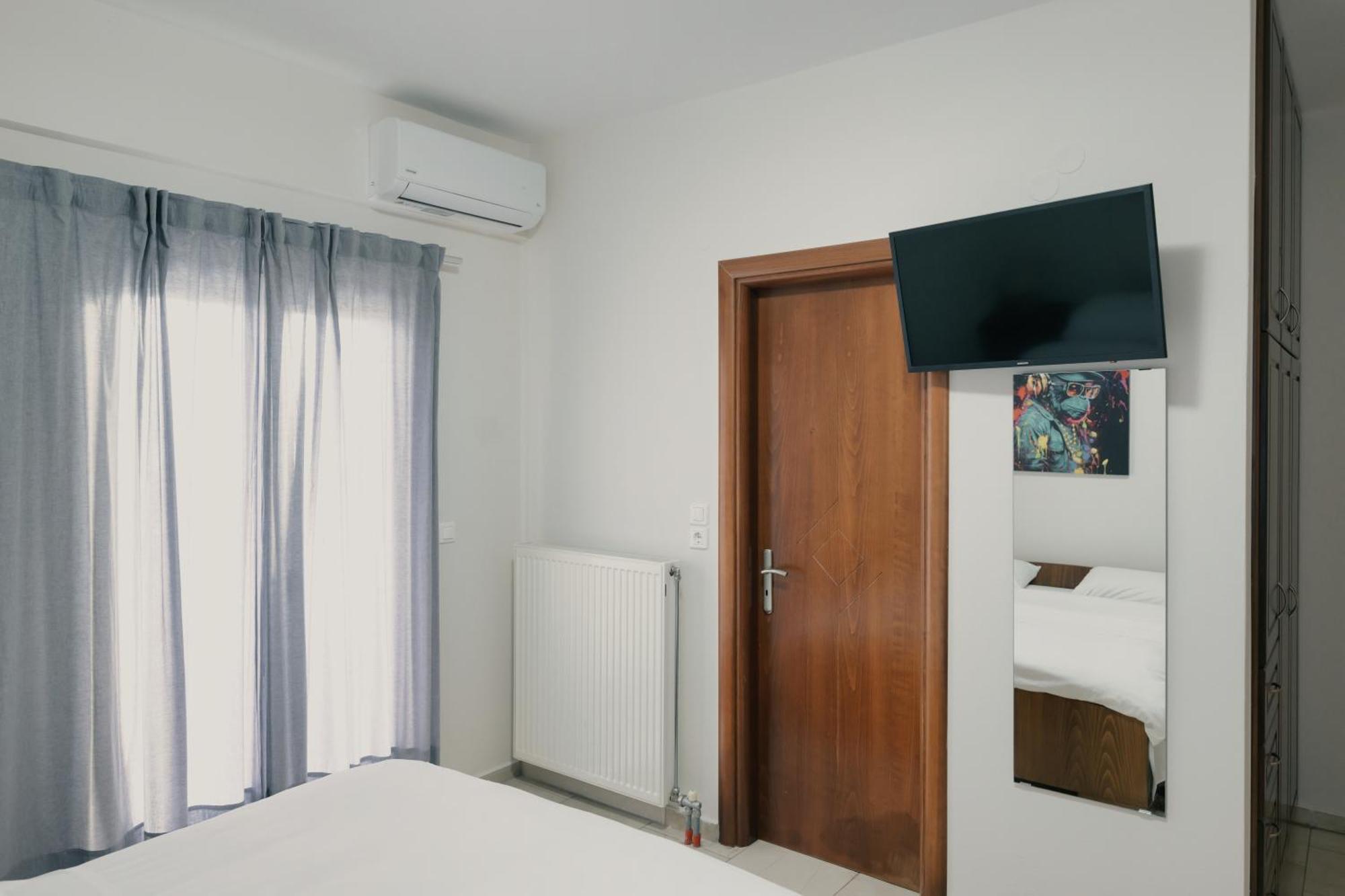 O Fotis Studios & Apartments Ioannina Bagian luar foto