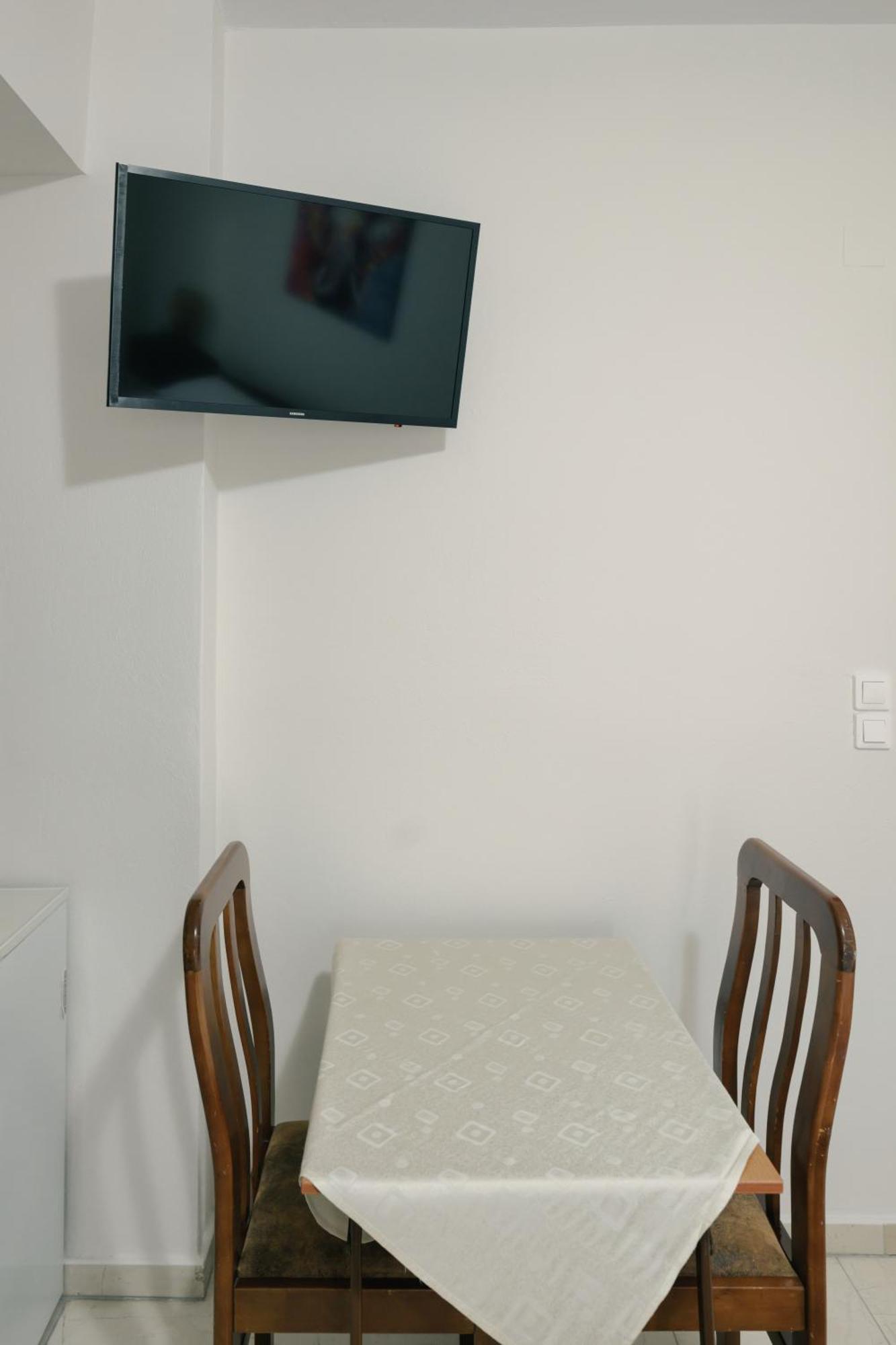 O Fotis Studios & Apartments Ioannina Bagian luar foto