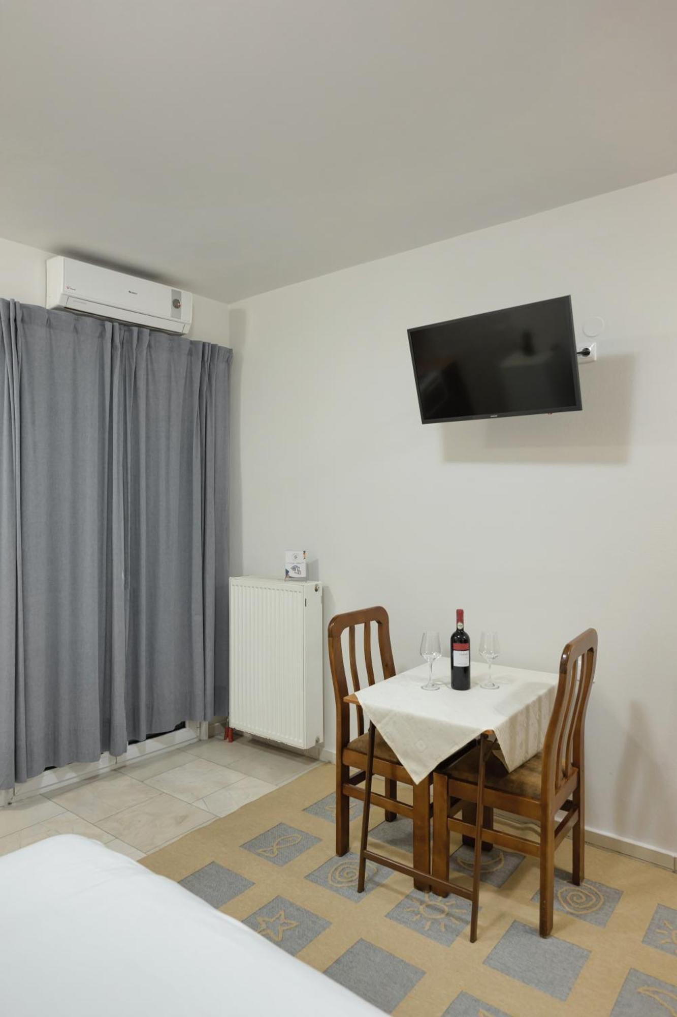 O Fotis Studios & Apartments Ioannina Bagian luar foto